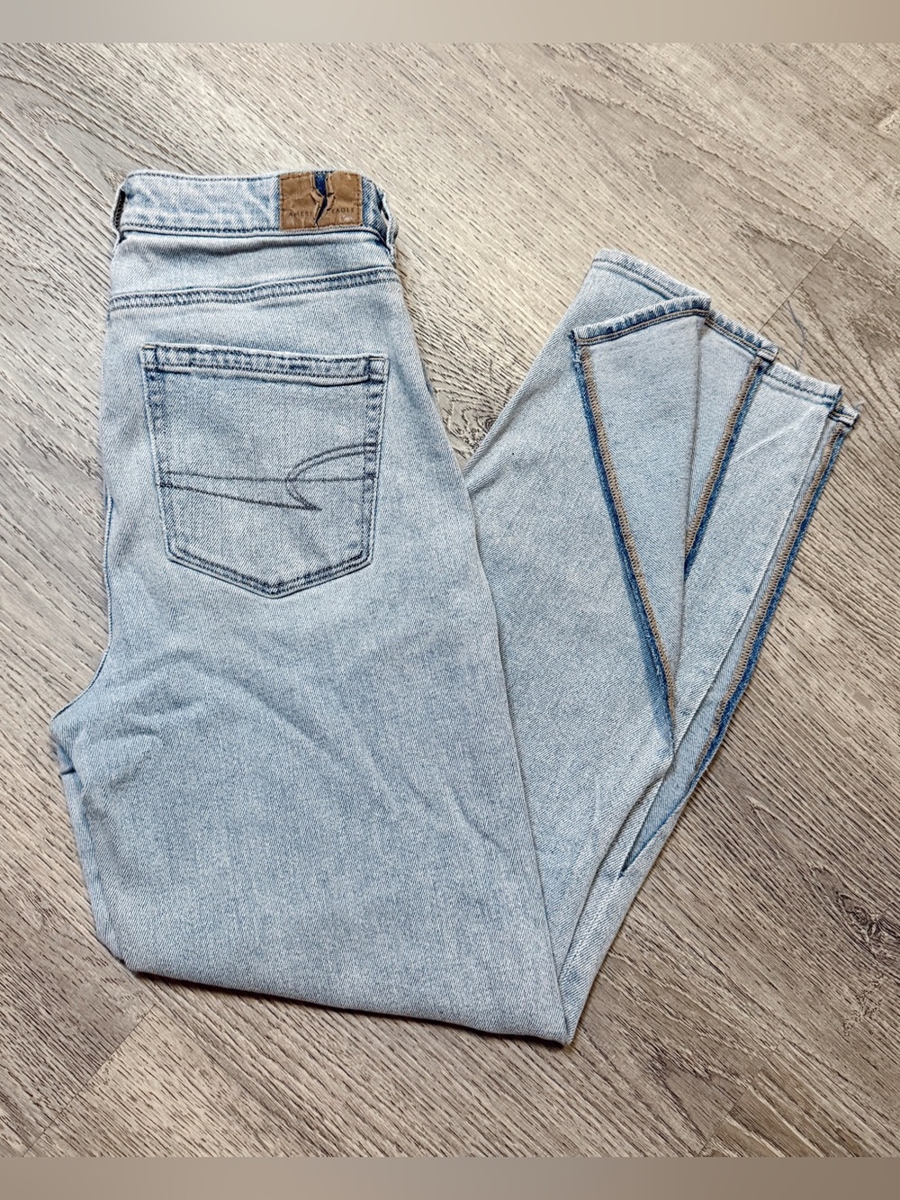 •AMERICAN EAGLE• MOM STRAIGHT JEANS - Picture 1 of 9